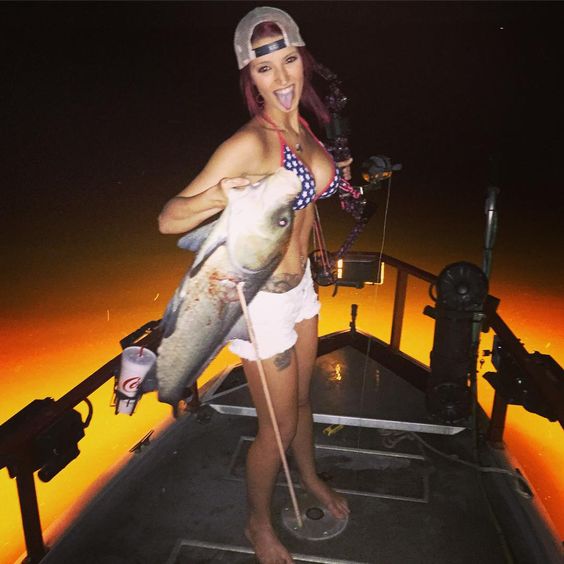 Hottest Women of Bowfishing